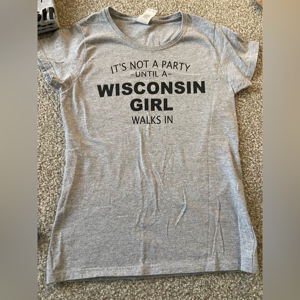 Women’s Wisconsin T-shirt